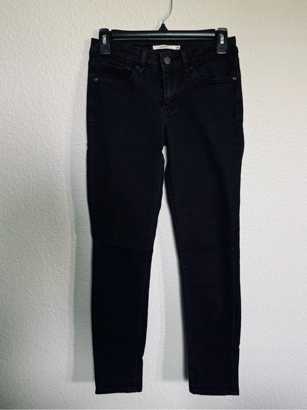 Women’s Levi Strauss 711 Skinny Black Denim Cropped Jeans 25